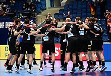 Die DHB-Auswahl hat ihr abschlie&szlig;endes Hauptrundenspiel gegen Russland mit 30:29 (16:12) gewonnen. - Marijan Murat/dpa