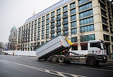 Aufr&auml;umen am geplatztem Berliner Gro&szlig;-Aquarium - Christoph Soeder/dpa