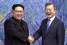 Handschlag - Foto: Korea Summit Press/Pool via AP/dpa