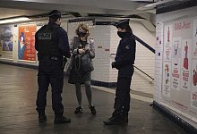 Kontrolle - Foto: Thibault Camus/AP/dpa