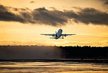 Flugzeug startet am Flughafen Frankfurt/Main - Andreas Arnold/dpa/dpa-tmn