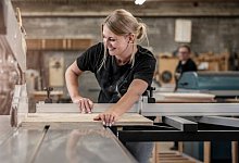 mmm-owl-frauen-im-handwerk-ausbildung-karriere-handwerkskammer-owl-wirtschaft-ostwestfalen-lippe-symbolbild-adobestock_281772875-komprimiert - Adobe Stock_28177287