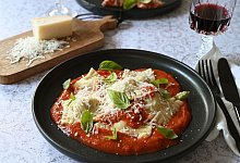 Selbstgemachte Ravioli mit Hackfleisch - Julia Uehren/loeffelgenuss.de/dpa-tmn