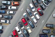 Voller Parkplatz - Jan Woitas/dpa/dpa-tmn