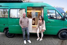 Vater und Tochter bauen alten Polizeibulli aus - 1 - Andreas Frücht