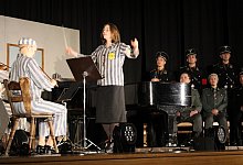 Das Mädchenorchester muss für die SS-Leute musizieren. - 1 - Kyrill von Matuschka