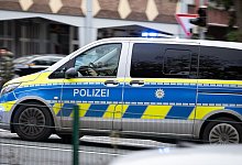 Paderborn, 17. Oktober 2024: ein Polizeiauto an der Bahnhofstraße auf Einsatzfahrt - Symbolfoto: Niklas Tüns