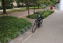 Antiquierte Fahrradbügel vor dem Kastanienhaus - Bildrechte: Werner Kloppmann/ADFC Lippe
