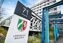 Zellentrakt, alter Schwurgerichtssaal und Turmbalkon: Einblick ins Bielefelder Landgericht - 1 - Brabara Franke