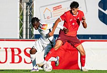 Schweiz: Freundschaftsspiel U20, Schweiz vs Deutschland - Stadion Niedermatten, Wohlen: Rron Krueziu (4 Schweiz U20), re - 1 - IMAGO/Steinsiek.ch