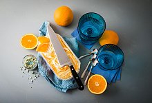 Messer liegt auf einer Packung Eis - Christin Klose/dpa-tmn