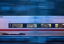 Fahrender ICE - Marijan Murat/dpa