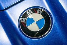 BMW-Logo - Peter Kneffel/dpa