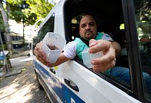 Mit modifizierten M&uuml;cken im Kampf gegen Dengue in Brasilien - Fernando Souza/dpa