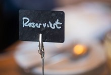Reserviert-Schild im Restaurant - Fernando Gutierrez-Juarez/dpa