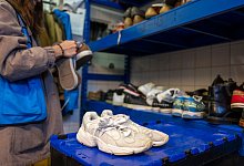 Gespendete Schuhe in der Kleiderkammer der Berliner Stadtmission - Monika Skolimowska/dpa/dpa-tmn