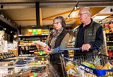 Senioren im Supermarkt - Benjamin Nolte/dpa-tmn