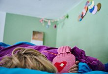 Krankes Kind (Symbolbild) - Annette Riedl/dpa