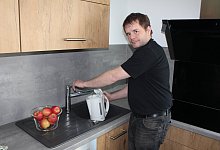 Auf dass Wasser flie&szlig;e: Kalk aus dem Trinkwasser lagert sich h&auml;ufig im Wasserkocher ab. Das merkt auch Oliver Neese und w&uuml;nscht sich, dass der Kalkgehalt nicht weiter steigt. - Susanne Grimm