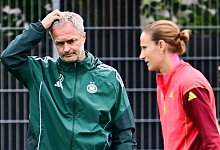 Bundestrainer Christian Wück und Torhüterin Ann-Katrin Berger - Sebastian Christoph Gollnow/dpa