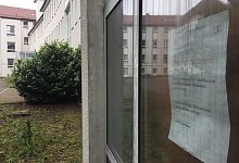 Neben dem Haupteingang des fr&uuml;heren St.-Nikolaus-Krankenhauses in B&uuml;ren hei&szlig;t es auf einem ausgeh&auml;ngten Zettel &bdquo;Betreten verboten&ldquo;. Youtuber ItsMarvin nahm im Mai beim Betreten des seit zehn Jahren verlassenen Geb&auml;udes aber eine andere T&uuml;r. - Karl Finke