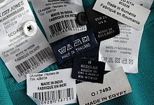 Bekleidungsetiketten - Foto: Jens Kalaene