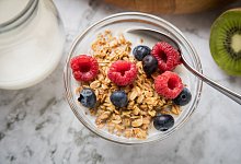 Müsli gehört für viele zum Frühstück dazu - Foto: Christin Klose/dpa-tmn