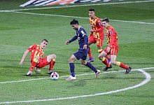 Die SCP-Akteure (v. l.) Uwe H&uuml;nemeier, Chima Okoroji und Ron Schallenberg k&ouml;nnen den Ex-Paderborner Gerrit Holtmann in der 54. Minute nicht an der Vorlage zum Bochumer F&uuml;hrungstreffer hindern. - imago images/RHR-Foto