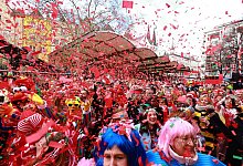 Weiberfastnacht im Rheinland - Beginn des Straßenkarnevals - Rolf Vennenbernd/dpa