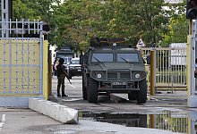 Russische Streitkr&auml;fte an einem Kontrollpunkt in der N&auml;he des Atomkraftwerks Saporischschja (Aufnahme vom 2. September). - Victor/XinHua/dpa