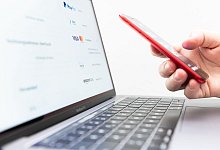 Bei vielen Online-Shops gibt es mehrere Zahlmethoden - Giropay soll nach dem Willen der Banken und Sparkassen bald eine etablierte Alternative sein. - Silas Stein/dpa