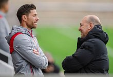 Xabi Alonso und Fernando Carro - Marius Becker/dpa