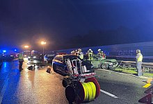 Unfall mit mehreren Fahrzeuge auf A2 bei Bielefeld - Christian Müller/Westfalennews/dpa