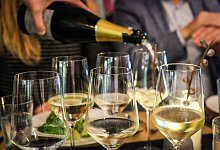 Weinprobe im Restaurant - Ricarda Dieckmann/dpa-tmn