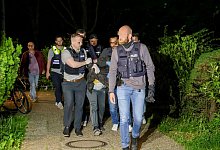 Mann verletzt mehrere Menschen in Bielefeld - Festnahme - Tim Oelbermann/dpa