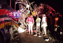 Viele Tote bei schwerem Unfall in Uganda - Uncredited/Uganda Red Cross/AP/dpa