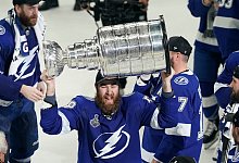 Troph&auml;e - Foto: Gerry Broome/AP/dpa