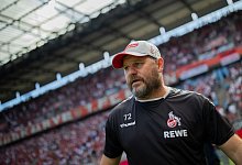 Vertraut weiter auf eine Viererkette in der Abwehr: FC-Coach Steffen Baumgart. - Rolf Vennenbernd/dpa