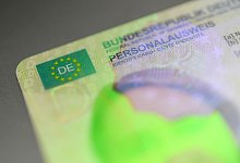 Das Identigram auf einem deutschen Personalausweis - Zacharie Scheurer/dpa-tmn