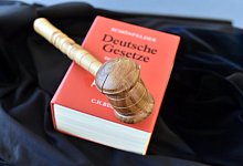 Weniger Gerichtsf&auml;lle - Foto: Uli Deck/dpa