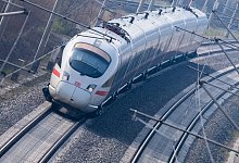 ICE der Deutschen Bahn - Julian Stratenschulte/dpa