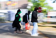 Flüchtlinge - Julian Stratenschulte/dpa