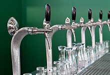 Obergrenze für Feiern und Alkohol-Einschränkungen - Foto: Carsten Rehder/dpa