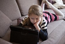 Kind beim Surfen - Foto: Silvia Marks