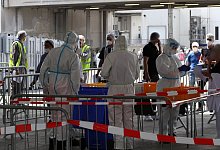 Corona-Reihenuntersuchung - Foto: Deeke/Bundeswehr/dpa