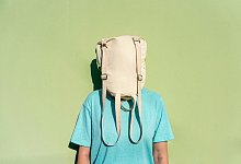 Tasche auf dem Kopf - Vasily Pindyurin/Westend61/dpa-tmn