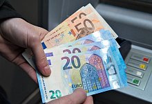 Geldscheine - Foto: Till Simon Nagel/dpa-tmn