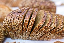 In Scheiben geschnittenes Vollkornbrot - Patrick Pleul/dpa/dpa-tmn