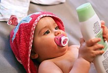 Babypflege - Mascha Brichta/dpa-tmn