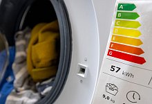 Energielabel an einer Waschmaschine - Monika Skolimowska/dpa/dpa-tmn